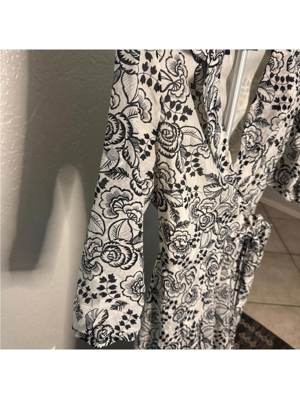 Black and White Floral Women's Wrap Dress Size 12 - Picture 4 of 8